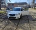 Белый Шкода Октавия, объемом двигателя 1.6 л и пробегом 345 тыс. км за 8000 $, фото 1 на Automoto.ua