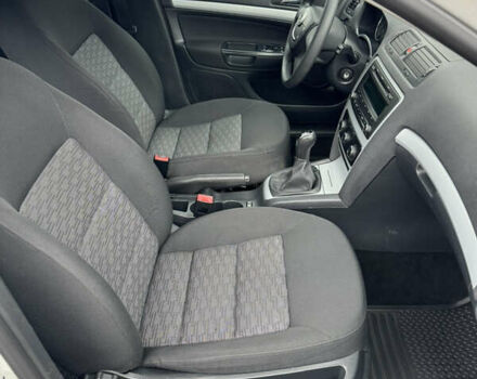 Білий Шкода Октавія, об'ємом двигуна 1.6 л та пробігом 183 тис. км за 7400 $, фото 28 на Automoto.ua