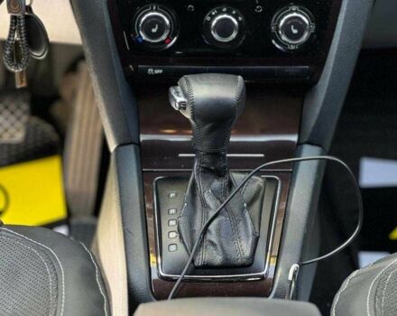 Білий Шкода Октавія, об'ємом двигуна 1.6 л та пробігом 320 тис. км за 8000 $, фото 13 на Automoto.ua
