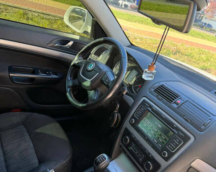 Шкода Октавия 2011 в Ужгороде на Automoto.ua Белый Шкода Октавия, объемом двигателя 1.97 л и пробегом 278 тыс. км за 8500 $, фото 21 на Automoto.ua