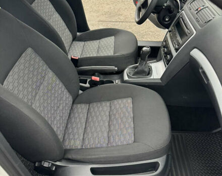 Білий Шкода Октавія, об'ємом двигуна 1.6 л та пробігом 183 тис. км за 7400 $, фото 26 на Automoto.ua