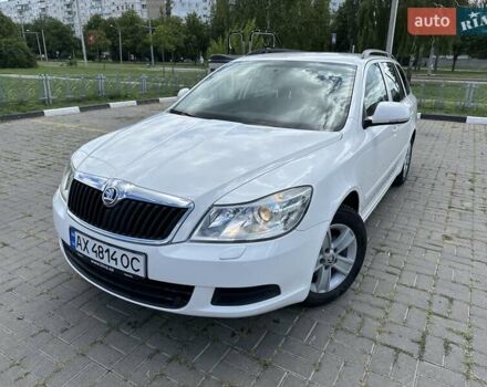 Белый Шкода Октавия, объемом двигателя 1.6 л и пробегом 220 тыс. км за 7900 $, фото 3 на Automoto.ua