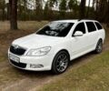 Білий Шкода Октавія, об'ємом двигуна 2 л та пробігом 250 тис. км за 8700 $, фото 1 на Automoto.ua