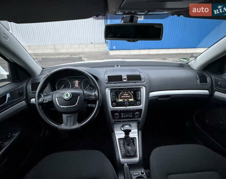 Белый Шкода Октавия, объемом двигателя 1.8 л и пробегом 231 тыс. км за 9100 $, фото 22 на Automoto.ua