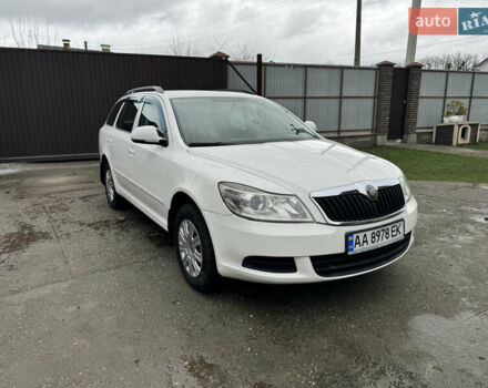 Білий Шкода Октавія, об'ємом двигуна 1.6 л та пробігом 183 тис. км за 7400 $, фото 16 на Automoto.ua