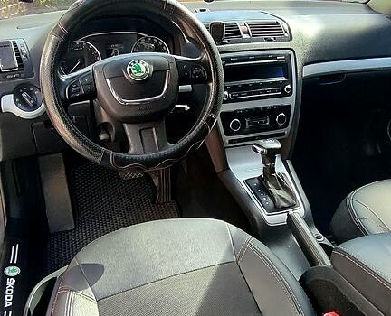Белый Шкода Октавия, объемом двигателя 1.6 л и пробегом 204 тыс. км за 8600 $, фото 6 на Automoto.ua