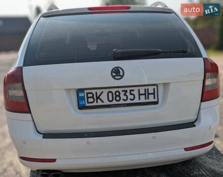 Белый Шкода Октавия, объемом двигателя 2 л и пробегом 230 тыс. км за 10550 $, фото 2 на Automoto.ua