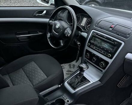 Білий Шкода Октавія, об'ємом двигуна 1.6 л та пробігом 244 тис. км за 7800 $, фото 18 на Automoto.ua