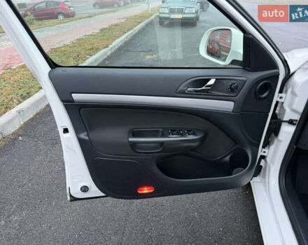 Белый Шкода Октавия, объемом двигателя 1.4 л и пробегом 179 тыс. км за 8555 $, фото 29 на Automoto.ua