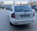 Білий Шкода Октавія, об'ємом двигуна 1.6 л та пробігом 266 тис. км за 8300 $, фото 4 на Automoto.ua