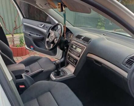 Шкода Октавия 2012 в Иршава на Automoto.ua Белый Шкода Октавия, объемом двигателя 1.6 л и пробегом 201 тыс. км за 8350 $, фото 19 на Automoto.ua