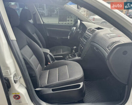 Белый Шкода Октавия, объемом двигателя 1.6 л и пробегом 270 тыс. км за 5999 $, фото 20 на Automoto.ua