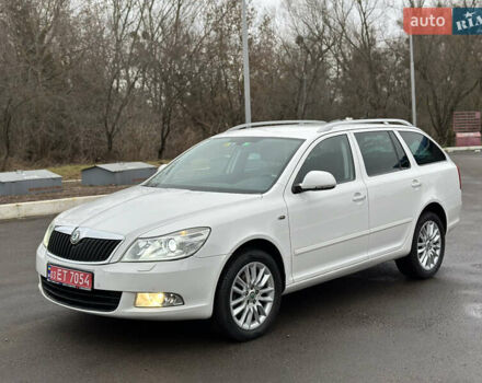 Белый Шкода Октавия, объемом двигателя 2 л и пробегом 217 тыс. км за 9999 $, фото 1 на Automoto.ua