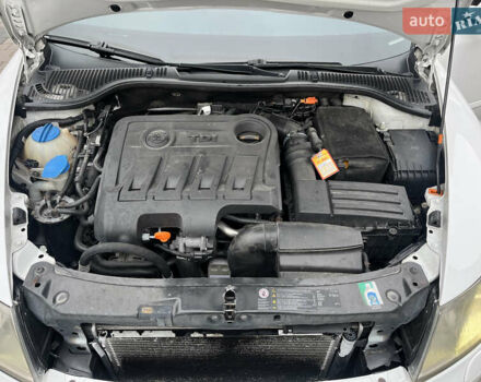 Білий Шкода Октавія, об'ємом двигуна 2 л та пробігом 362 тис. км за 8888 $, фото 26 на Automoto.ua