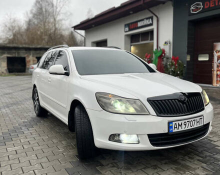 Білий Шкода Октавія, об'ємом двигуна 2 л та пробігом 362 тис. км за 8888 $, фото 4 на Automoto.ua