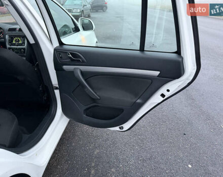 Белый Шкода Октавия, объемом двигателя 1.4 л и пробегом 179 тыс. км за 8555 $, фото 63 на Automoto.ua