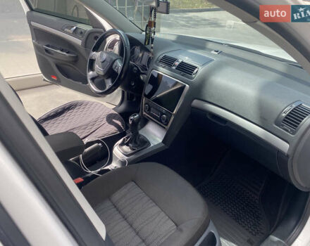 Білий Шкода Октавія, об'ємом двигуна 1.8 л та пробігом 228 тис. км за 8800 $, фото 19 на Automoto.ua