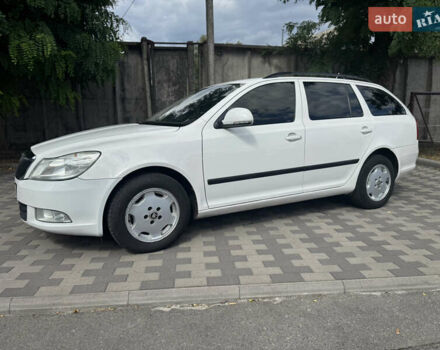 Белый Шкода Октавия, объемом двигателя 1.6 л и пробегом 270 тыс. км за 5999 $, фото 3 на Automoto.ua