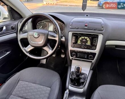 Белый Шкода Октавия, объемом двигателя 1.2 л и пробегом 167 тыс. км за 6999 $, фото 71 на Automoto.ua