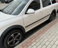 Белый Шкода Октавия, объемом двигателя 1.8 л и пробегом 220 тыс. км за 9499 $, фото 2 на Automoto.ua