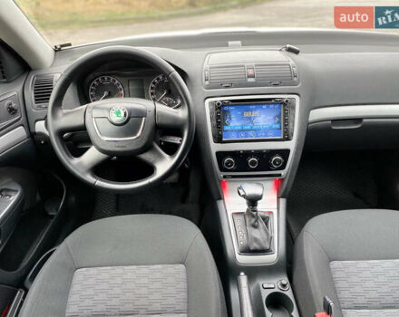 Белый Шкода Октавия, объемом двигателя 1.6 л и пробегом 239 тыс. км за 8650 $, фото 8 на Automoto.ua