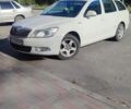 Белый Шкода Октавия, объемом двигателя 1.6 л и пробегом 300 тыс. км за 6029 $, фото 1 на Automoto.ua