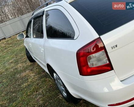 Білий Шкода Октавія, об'ємом двигуна 1.6 л та пробігом 257 тис. км за 7999 $, фото 14 на Automoto.ua