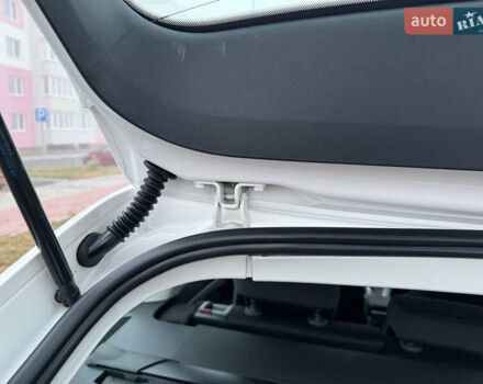 Белый Шкода Октавия, объемом двигателя 1.4 л и пробегом 179 тыс. км за 8555 $, фото 77 на Automoto.ua