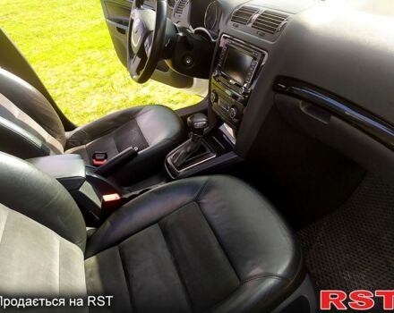 Білий Шкода Октавія, об'ємом двигуна 2 л та пробігом 272 тис. км за 11000 $, фото 3 на Automoto.ua