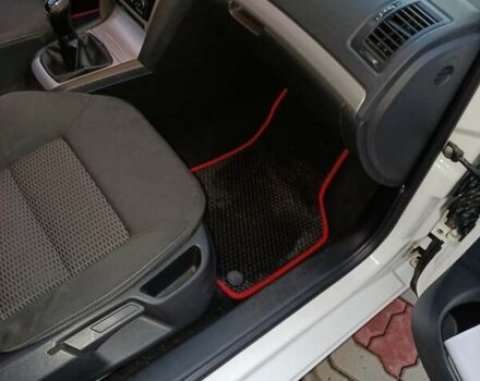 Шкода Октавия 2012 в Иршава на Automoto.ua Белый Шкода Октавия, объемом двигателя 1.6 л и пробегом 201 тыс. км за 8350 $, фото 23 на Automoto.ua