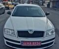 Білий Шкода Октавія, об'ємом двигуна 1.6 л та пробігом 240 тис. км за 7200 $, фото 1 на Automoto.ua