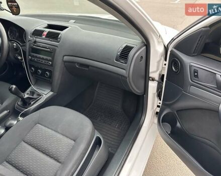 Білий Шкода Октавія, об'ємом двигуна 1.6 л та пробігом 280 тис. км за 5700 $, фото 14 на Automoto.ua