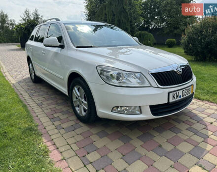Белый Шкода Октавия, объемом двигателя 0 л и пробегом 200 тыс. км за 7500 $, фото 2 на Automoto.ua