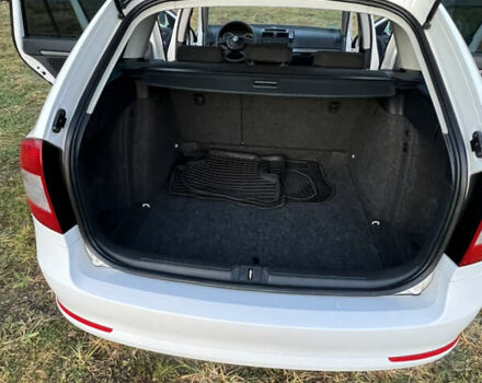 Білий Шкода Октавія, об'ємом двигуна 1.6 л та пробігом 257 тис. км за 7999 $, фото 24 на Automoto.ua