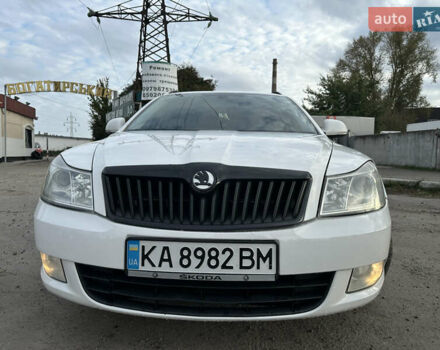 Белый Шкода Октавия, объемом двигателя 1.6 л и пробегом 375 тыс. км за 6500 $, фото 4 на Automoto.ua