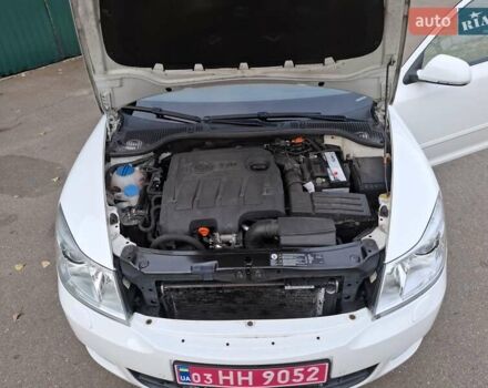 Білий Шкода Октавія, об'ємом двигуна 1.6 л та пробігом 239 тис. км за 9200 $, фото 13 на Automoto.ua