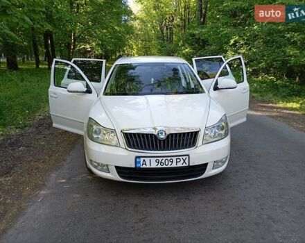 Шкода Октавия 2012 в Ирпене на Automoto.ua Белый Шкода Октавия, объемом двигателя 1.6 л и пробегом 245 тыс. км за 9000 $, фото 8 на Automoto.ua