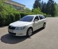 Белый Шкода Октавия, объемом двигателя 1.6 л и пробегом 345 тыс. км за 5900 $, фото 1 на Automoto.ua