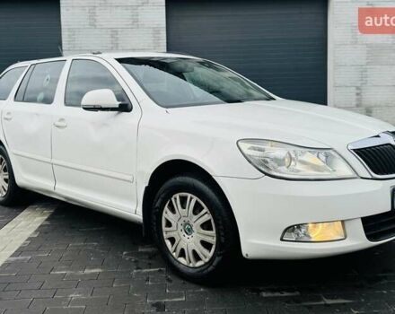 Белый Шкода Октавия, объемом двигателя 1.6 л и пробегом 280 тыс. км за 3400 $, фото 1 на Automoto.ua