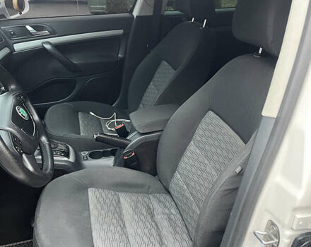 Білий Шкода Октавія, об'ємом двигуна 2 л та пробігом 362 тис. км за 8888 $, фото 15 на Automoto.ua