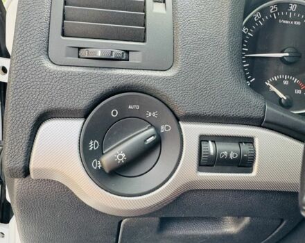Шкода Октавія 2012 у Радивилове на Automoto.ua Білий Шкода Октавія, об'ємом двигуна 2 л та пробігом 229 тис. км за 11499 $, фото 12 на Automoto.ua