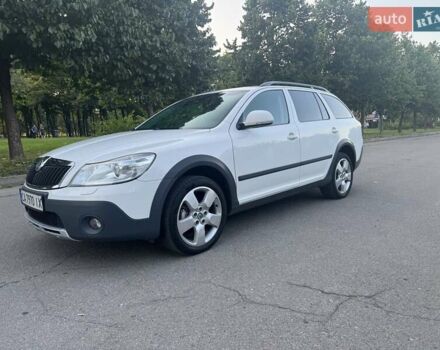 Белый Шкода Октавия, объемом двигателя 2 л и пробегом 261 тыс. км за 10300 $, фото 2 на Automoto.ua