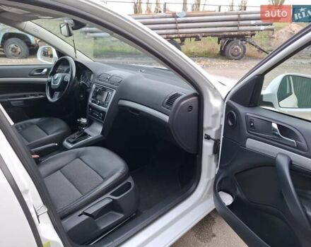 Білий Шкода Октавія, об'ємом двигуна 1.6 л та пробігом 239 тис. км за 9200 $, фото 28 на Automoto.ua