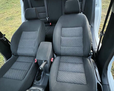 Білий Шкода Октавія, об'ємом двигуна 1.6 л та пробігом 257 тис. км за 7999 $, фото 21 на Automoto.ua