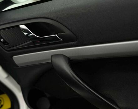 Белый Шкода Октавия, объемом двигателя 1.6 л и пробегом 260 тыс. км за 8800 $, фото 16 на Automoto.ua