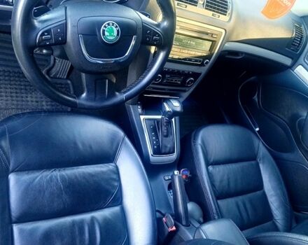 Білий Шкода Октавія, об'ємом двигуна 2 л та пробігом 236 тис. км за 9999 $, фото 3 на Automoto.ua