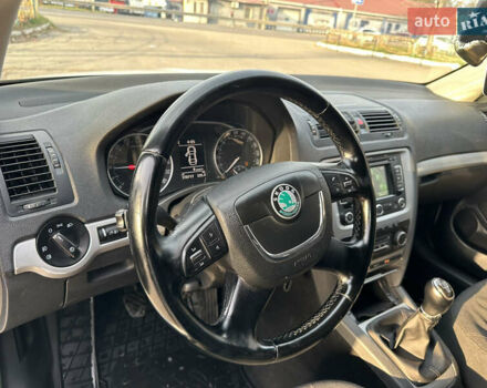 Белый Шкода Октавия, объемом двигателя 1.6 л и пробегом 375 тыс. км за 6500 $, фото 7 на Automoto.ua