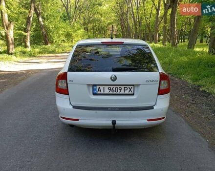Шкода Октавия 2012 в Ирпене на Automoto.ua Белый Шкода Октавия, объемом двигателя 1.6 л и пробегом 245 тыс. км за 9000 $, фото 3 на Automoto.ua