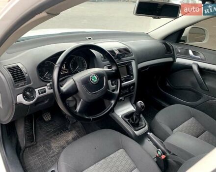 Белый Шкода Октавия, объемом двигателя 1.2 л и пробегом 188 тыс. км за 7100 $, фото 18 на Automoto.ua