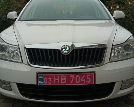 Белый Шкода Октавия, объемом двигателя 2 л и пробегом 261 тыс. км за 9300 $, фото 1 на Automoto.ua